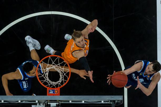 必须在自由 必须在自由