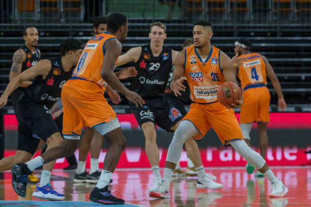 斯尼的角色 斯尼的角色